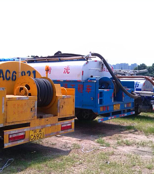 高壓清洗、吸污設(shè)備車(chē)